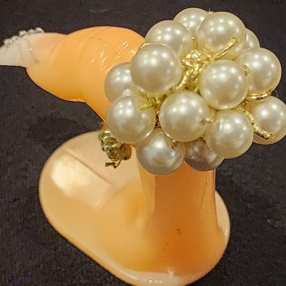 Elegant Vintage Pearl Cluster Statement Ring